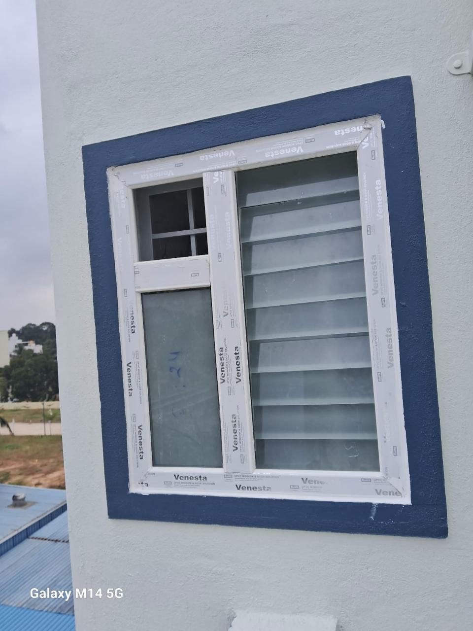 Venesta Bathroom Ventilator Window with Adjustable Glass Louvers