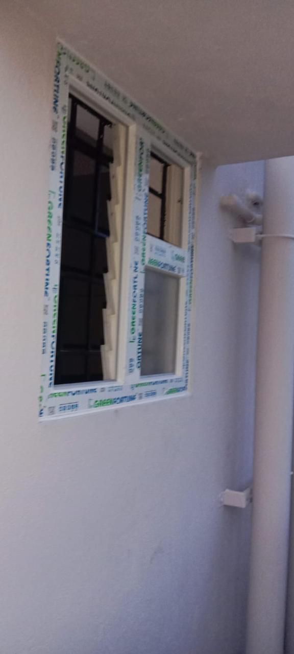 Vertical Corner Ventilator with Adjustable Glass Louvers and Frosted Pane
