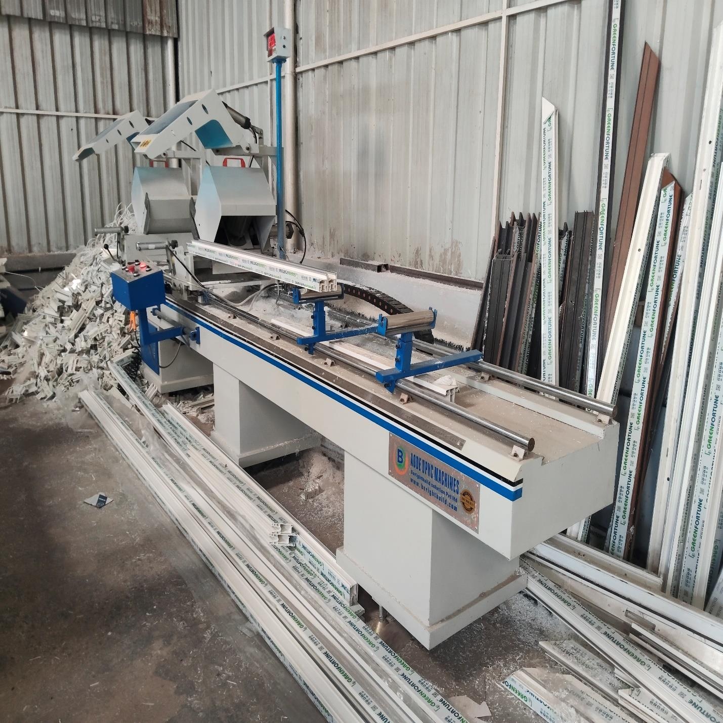 Double-Head Precision Mitre Cutting Saw for uPVC Profiles