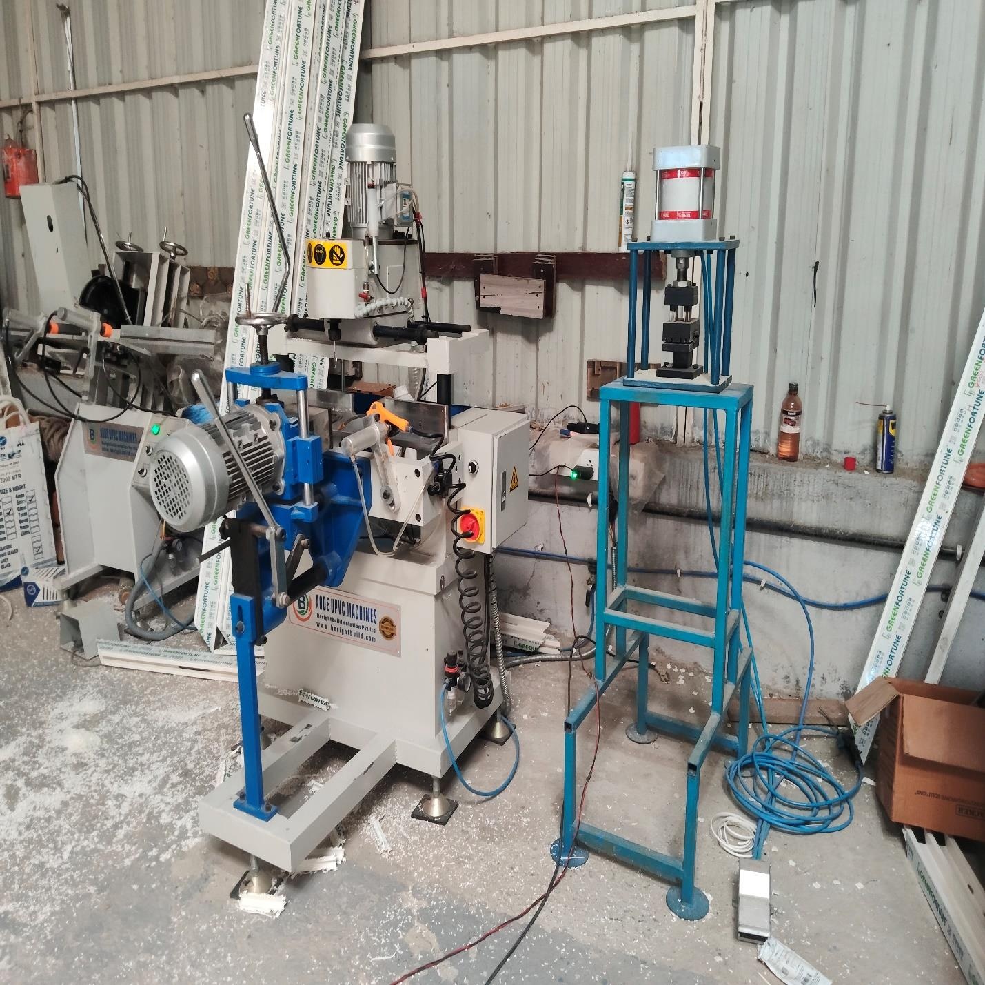Vertical and Horizontal Profile End Milling Station