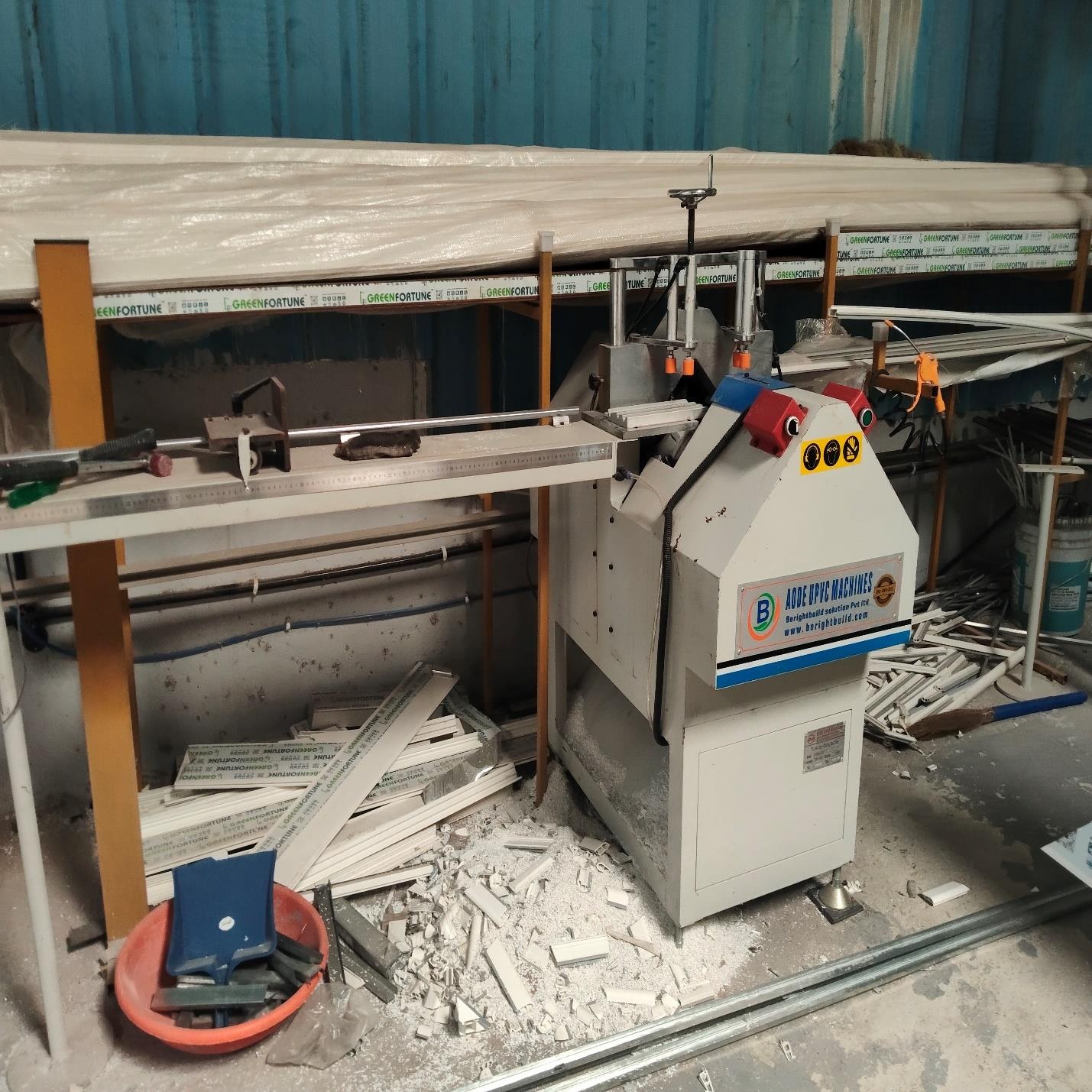 Precision 45-Degree Glazing Bead Saw for Glass Mounting